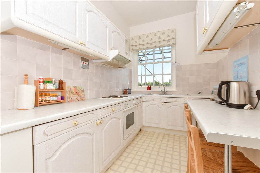 Property photo 2 of 18 Kitchen