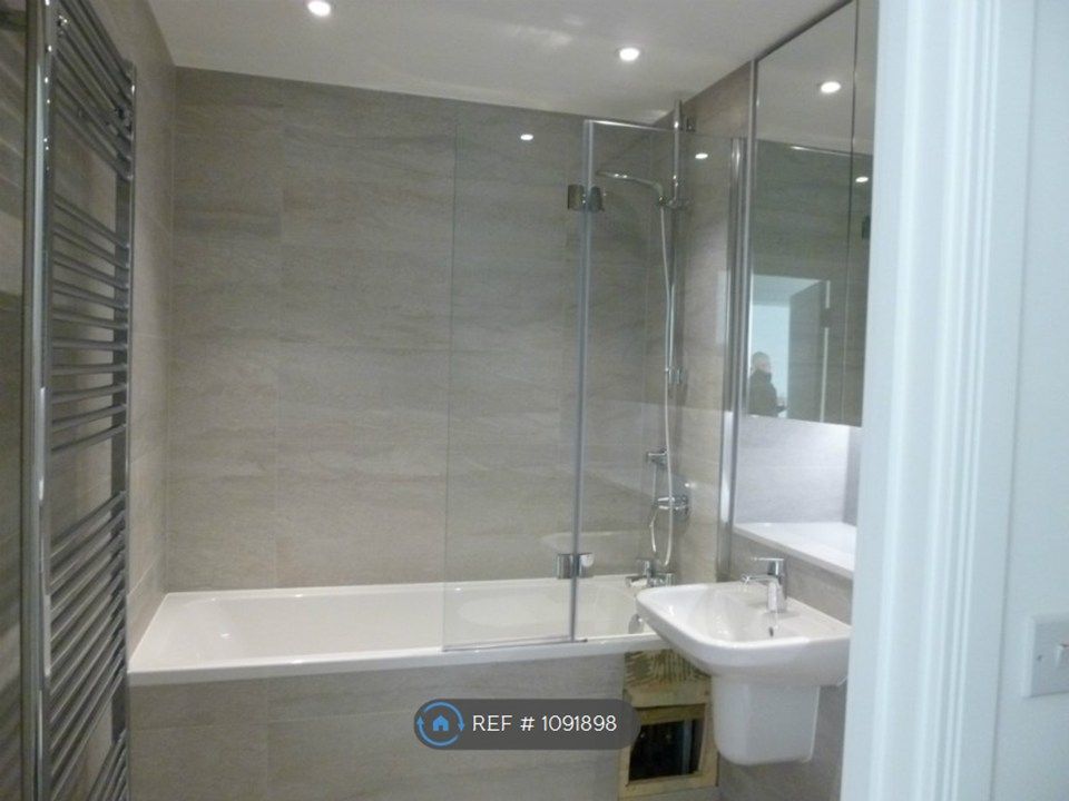 Property photo 3 of 17 Bathroom