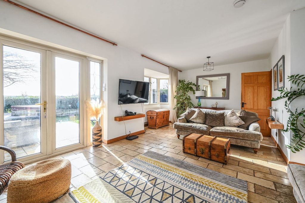 Property photo 2 of 40