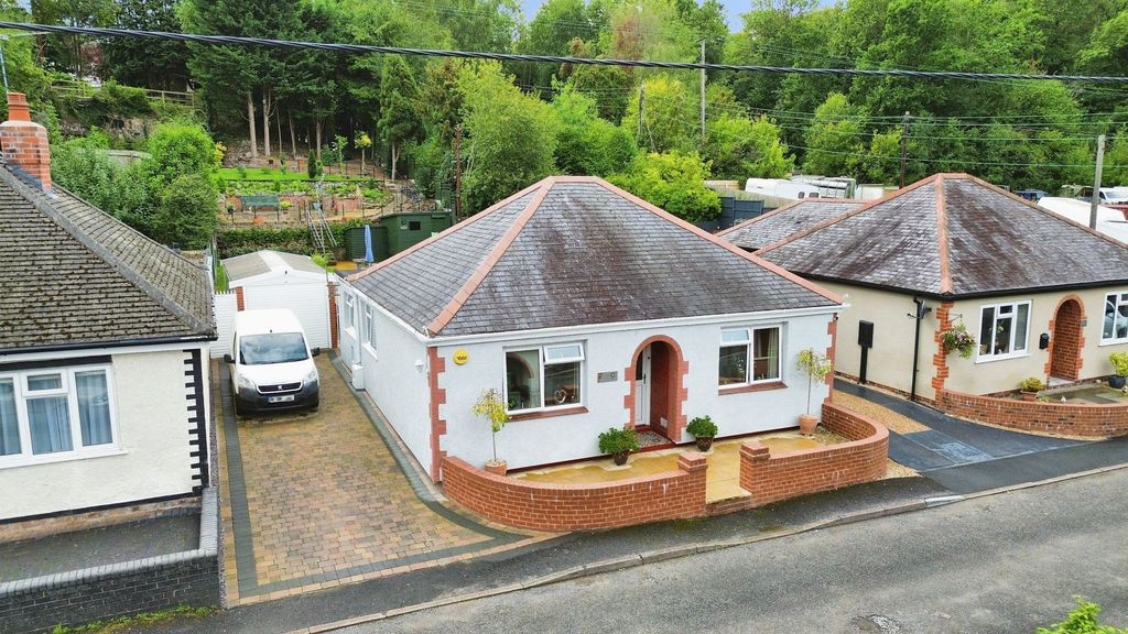 Property photo 2 of 21