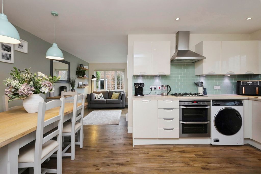 Property photo 3 of 17 Pbox-Img.Jpg