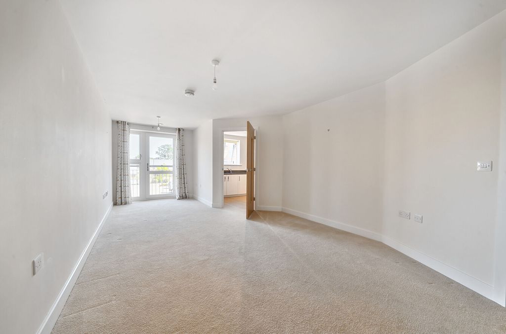 Property photo 3 of 10 1321325-22-686E87...