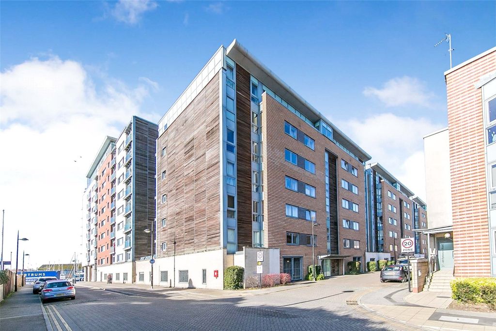 Property photo 1 of 11