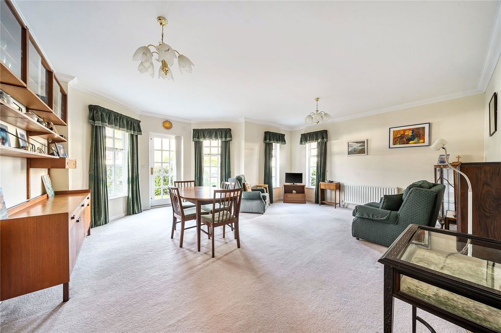 Property photo 2 of 12 Sitting Room