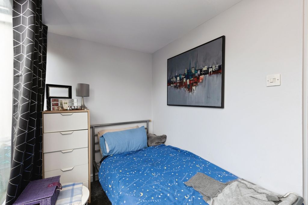 Property photo 3 of 12 Room 2 