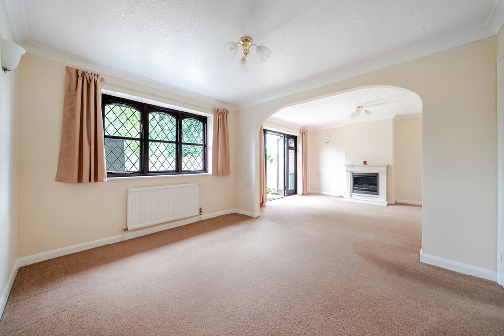 Property photo 3 of 19 1340440-10-689Eff...