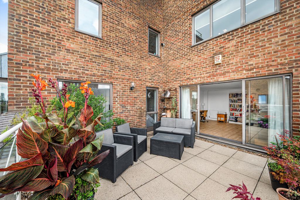 Property photo 1 of 17 Image