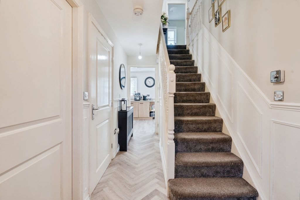 Property photo 3 of 28 Pbox-Img.Jpg