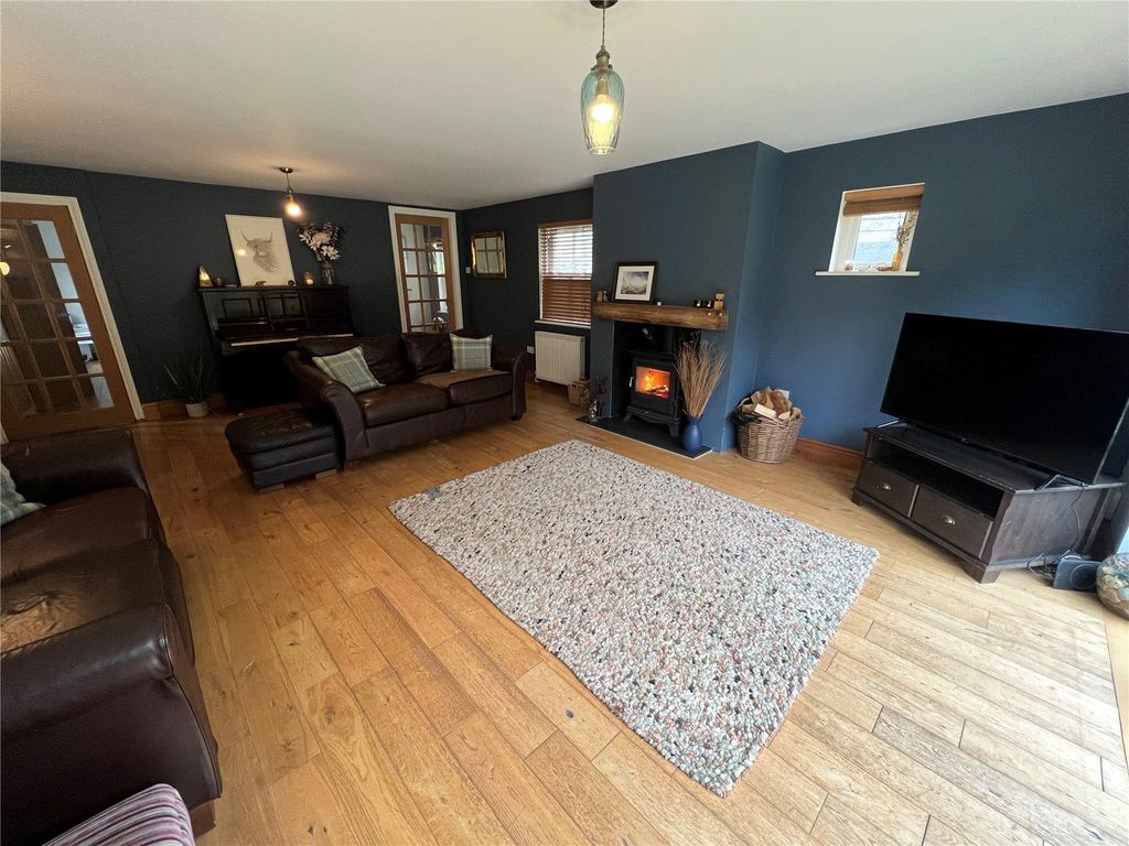 Property photo 3 of 20 Lounge