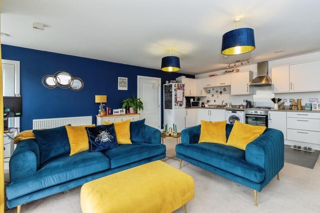 Property photo 2 of 9 Living Area