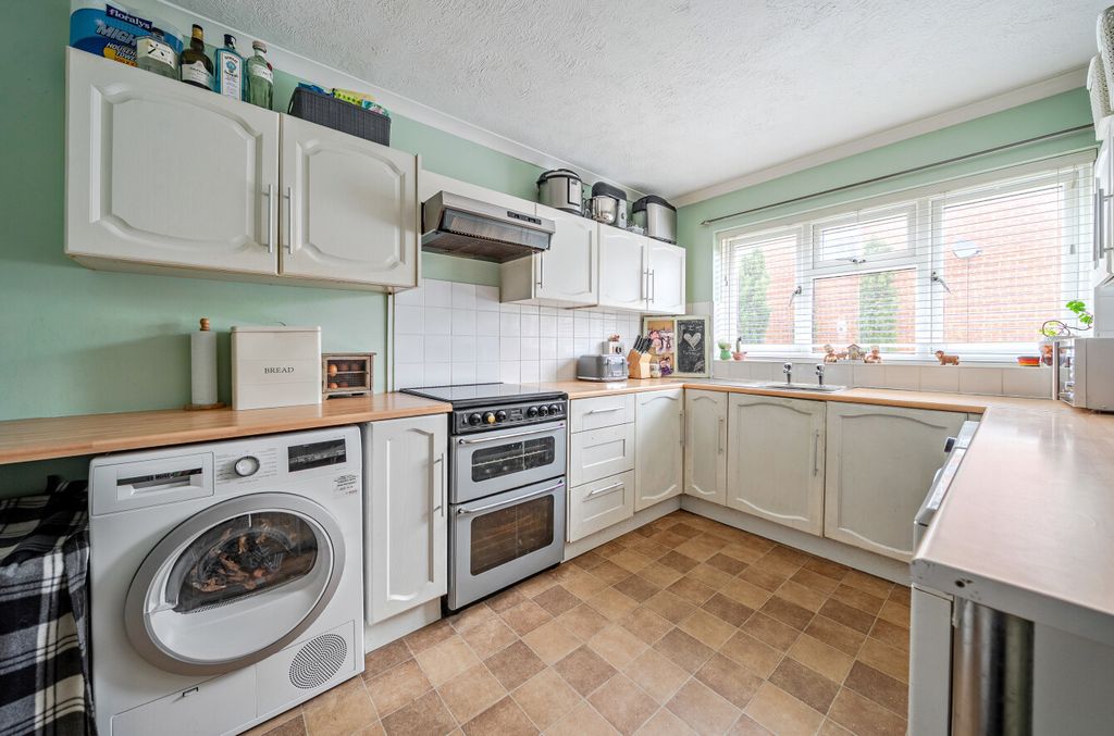 Property photo 3 of 9 1384602-6-692843E...