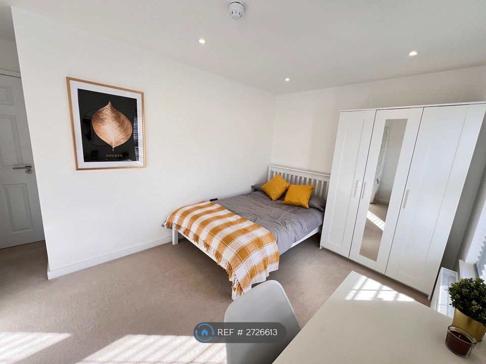 Property photo 2 of 21 Bedroom 1