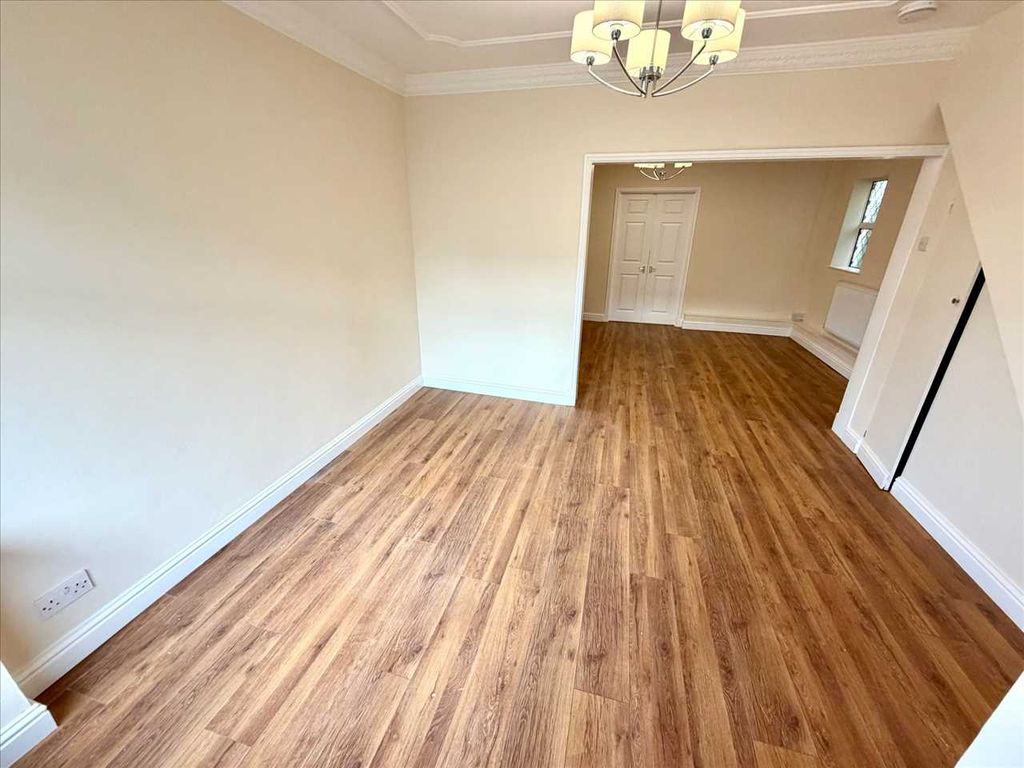 Property photo 3 of 25 Lounge