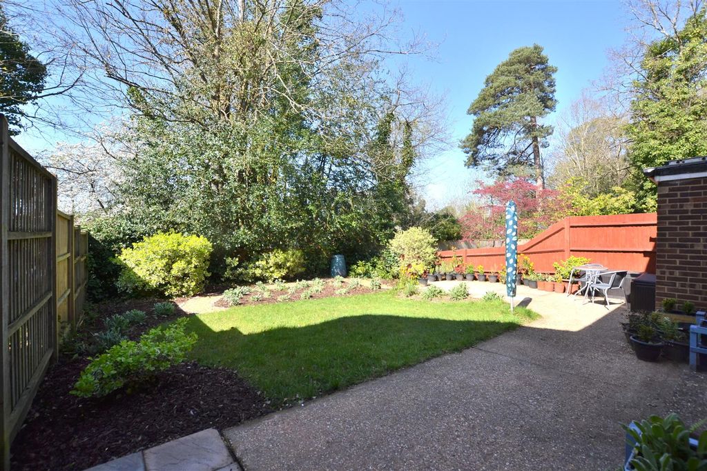 Property photo 2 of 19 Garden.Jpg