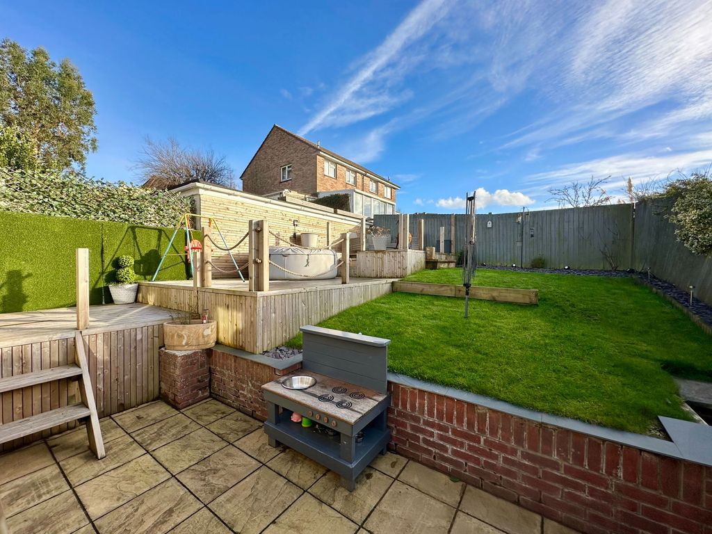 Property photo 2 of 21