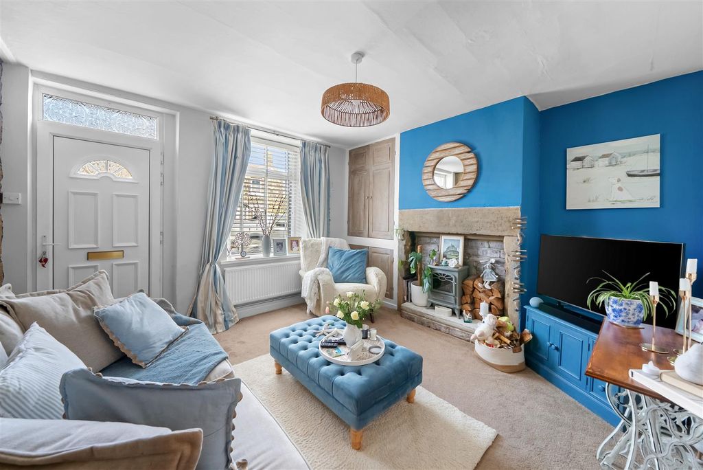 Property photo 2 of 16 Sitting Room