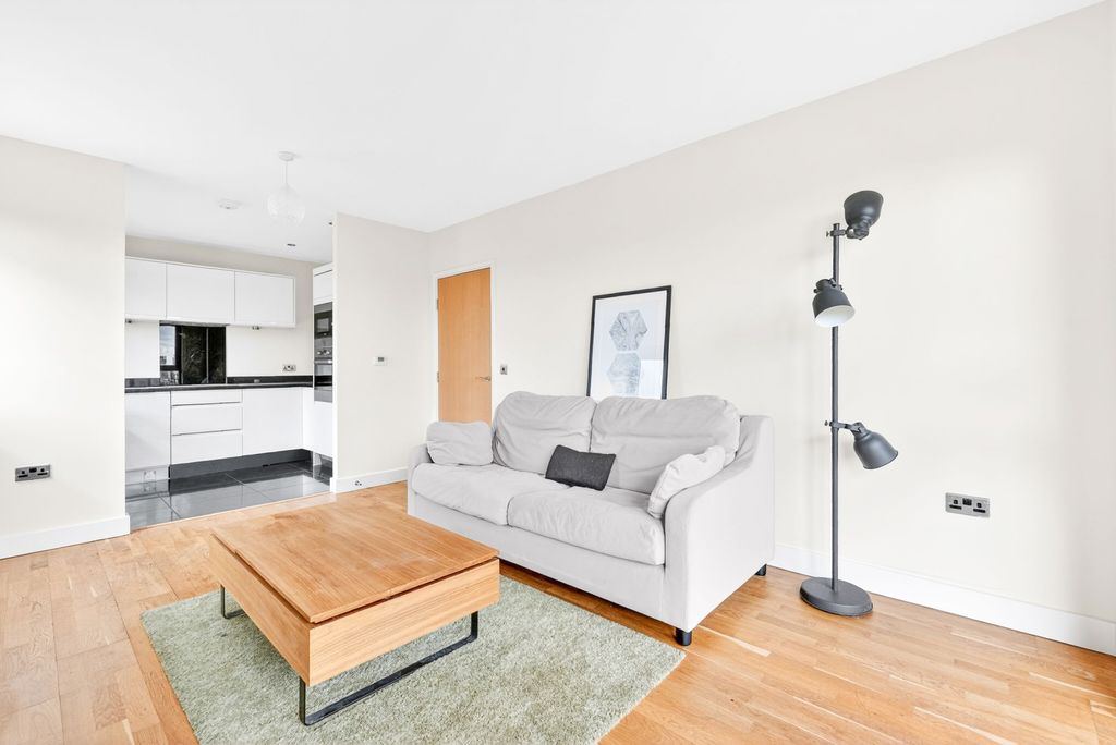 Property photo 3 of 24