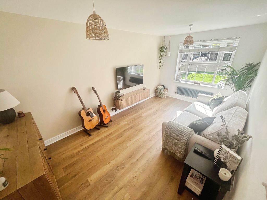 Property photo 2 of 14 Image
