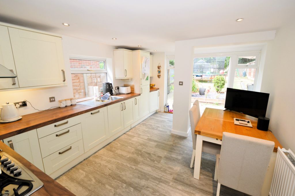 Property photo 3 of 12 Kitchen/Breakfast Room