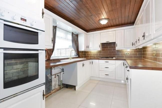 Property photo 2 of 10 Kitchen