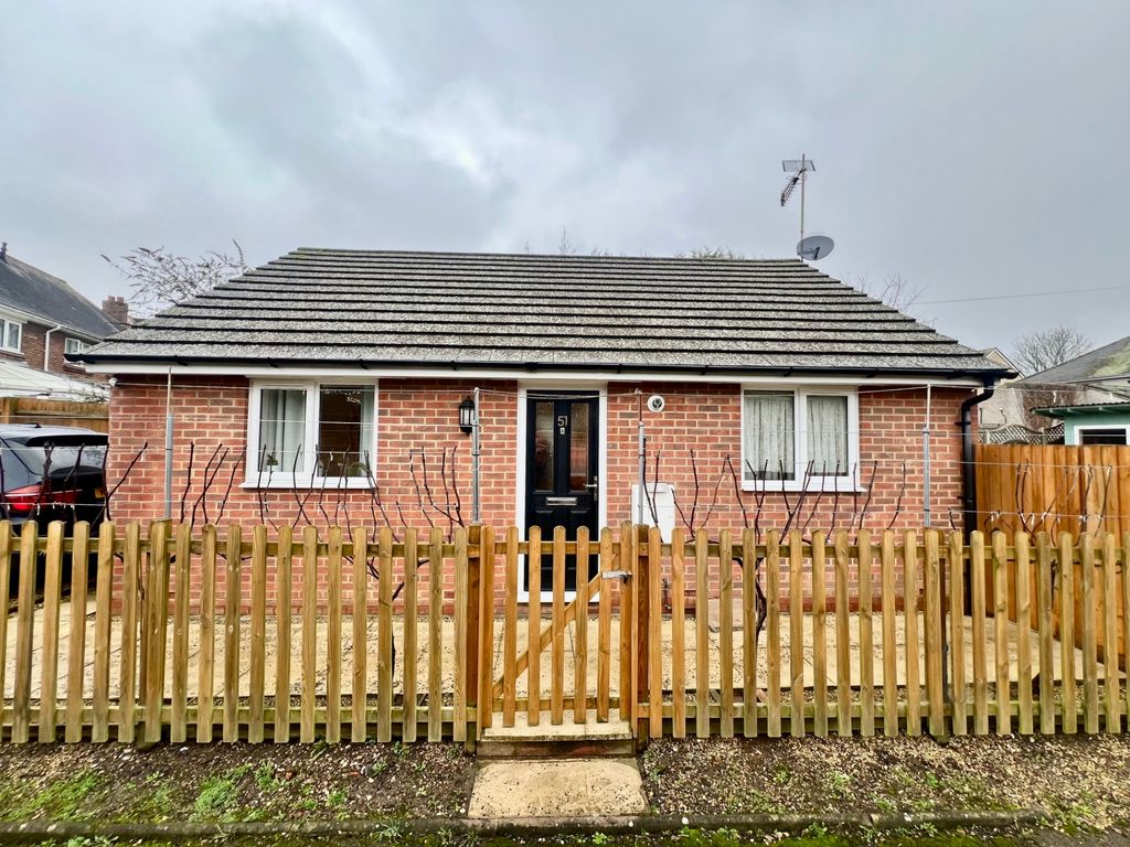 Property photo 1 of 12 Jubilee Road