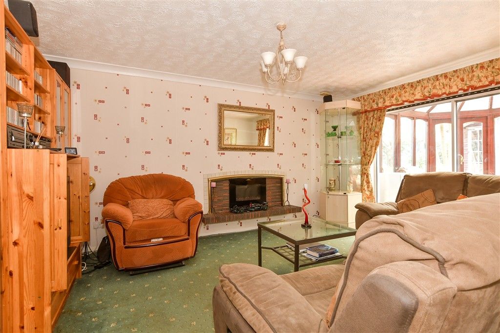 Property photo 1 of 17 Lounge