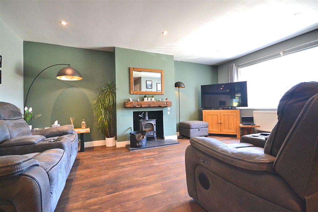 Property photo 2 of 22 33.Png