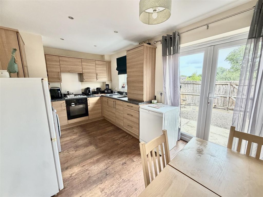 Property photo 2 of 28 Dining Kitchen