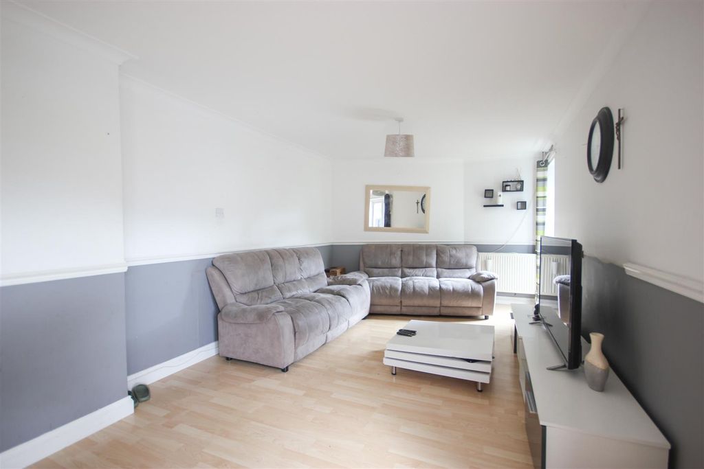 Property photo 2 of 12 Lounge.Jpg