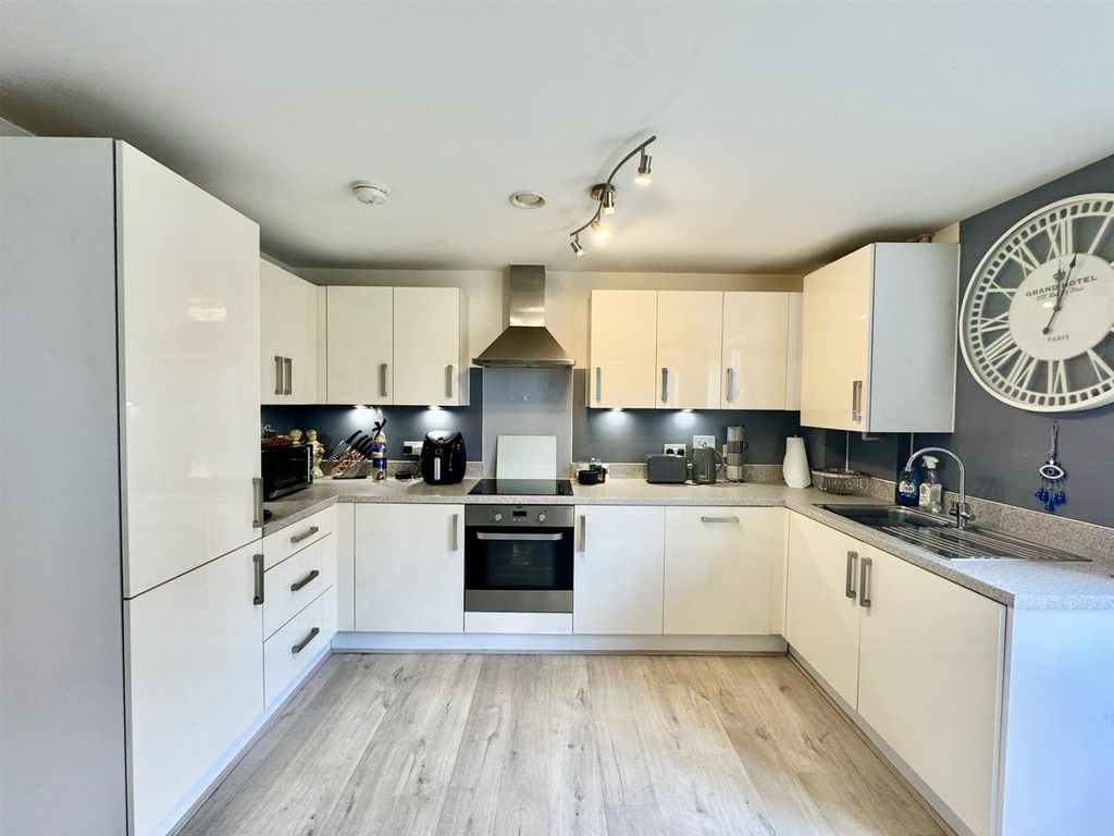 Property photo 2 of 13