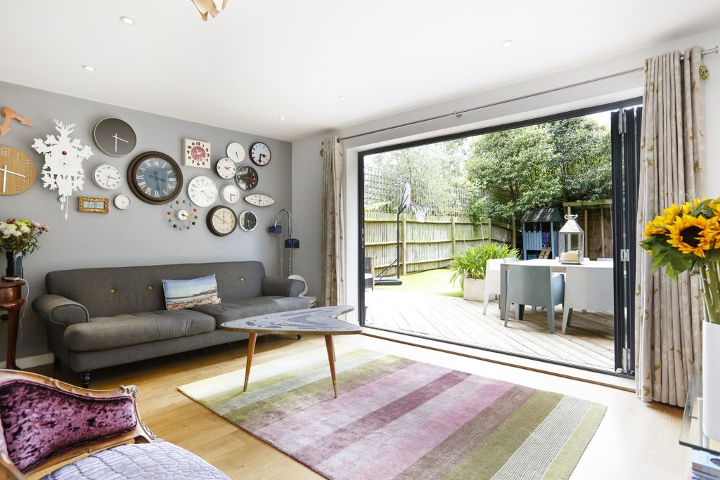 Property photo 2 of 15 17-Whitelands-Cre...