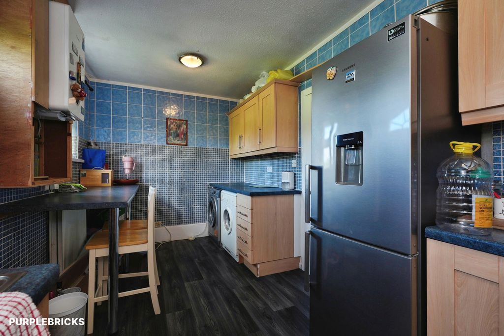 Property photo 2 of 20