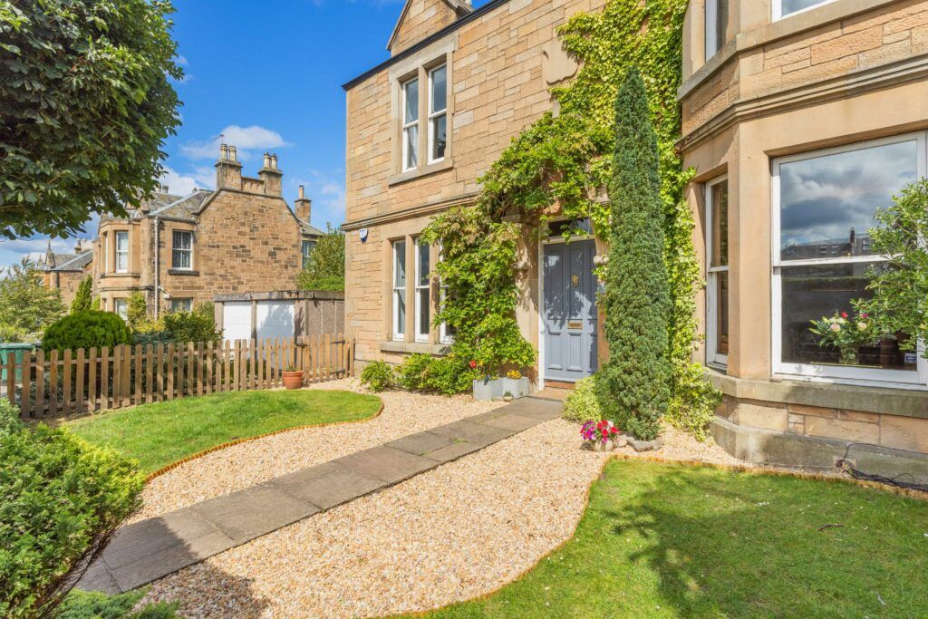 Property photo 3 of 88
