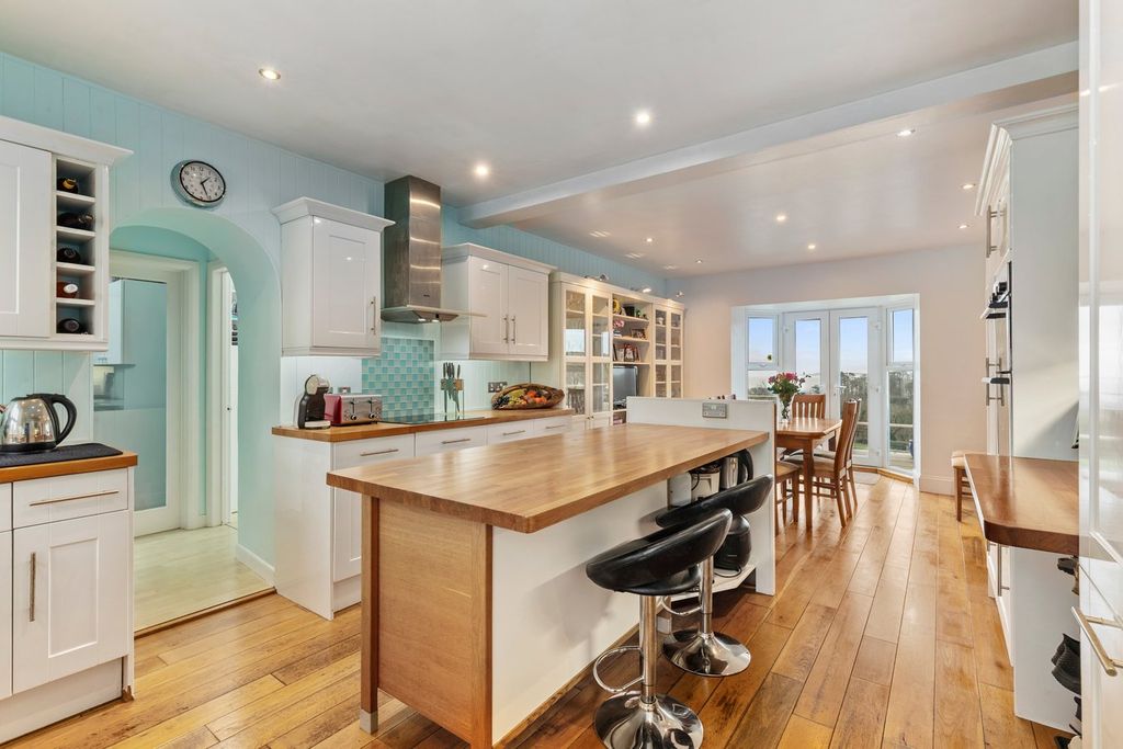 Property photo 3 of 70