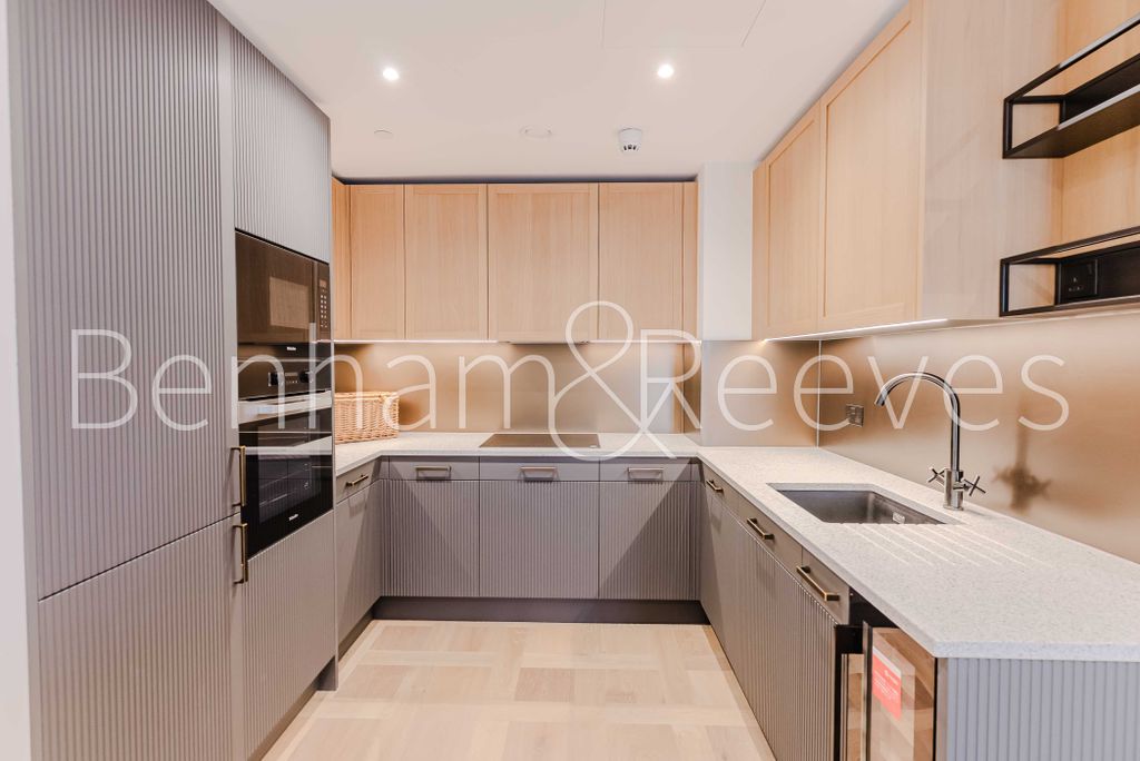 Property photo 2 of 17 Luxury