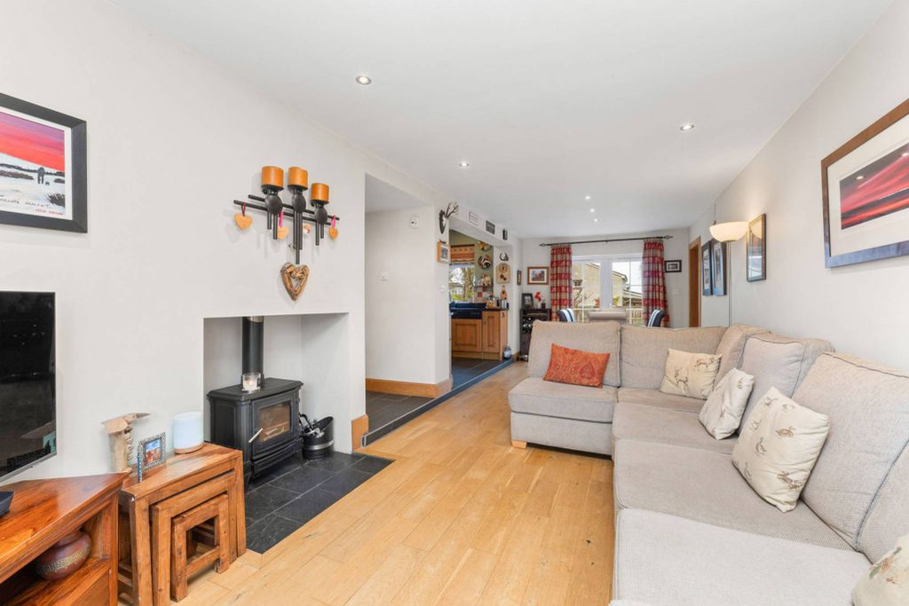 Property photo 2 of 30