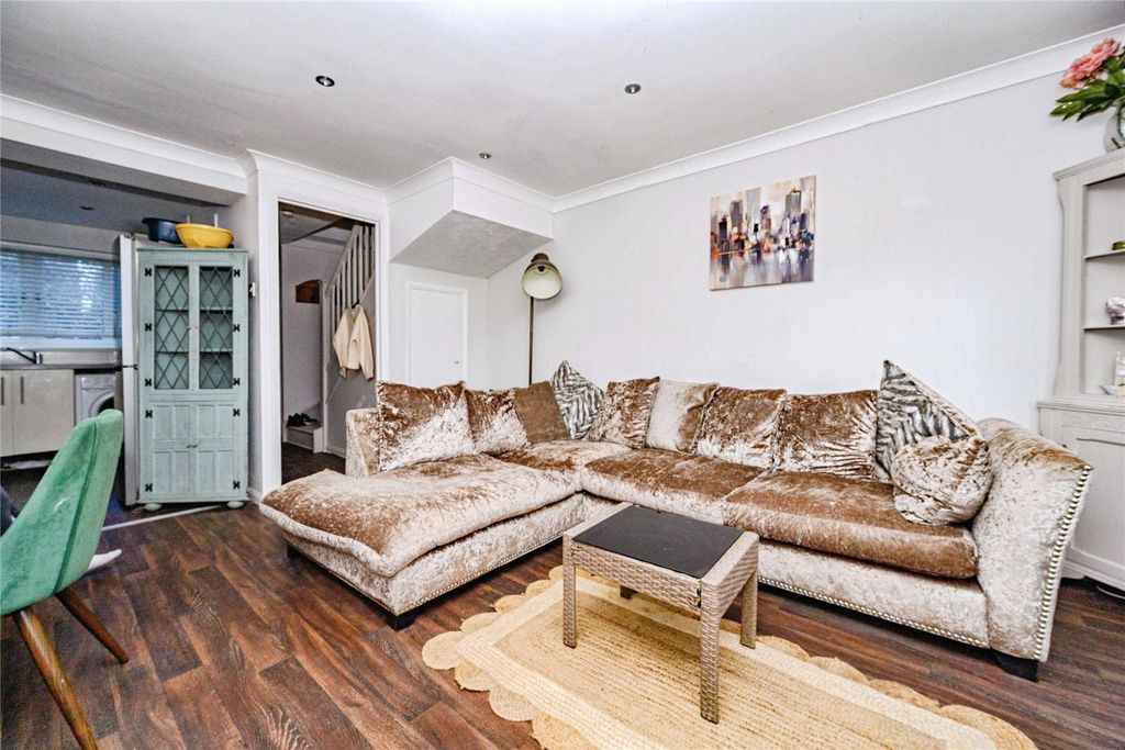 Property photo 3 of 15 Lounge