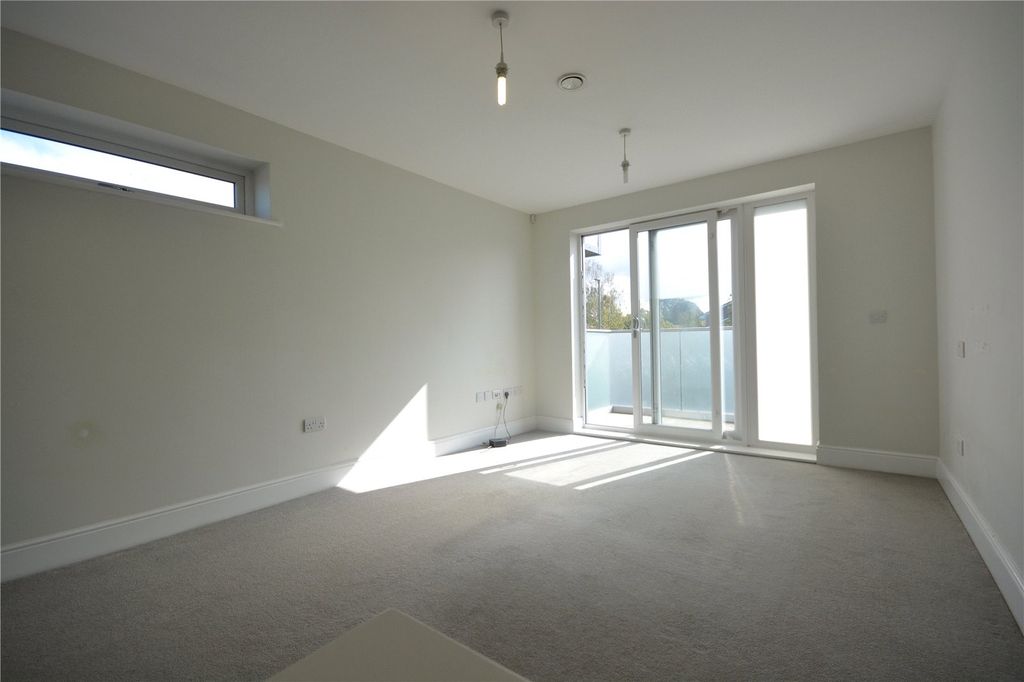 Property photo 3 of 11 Picture No. 01