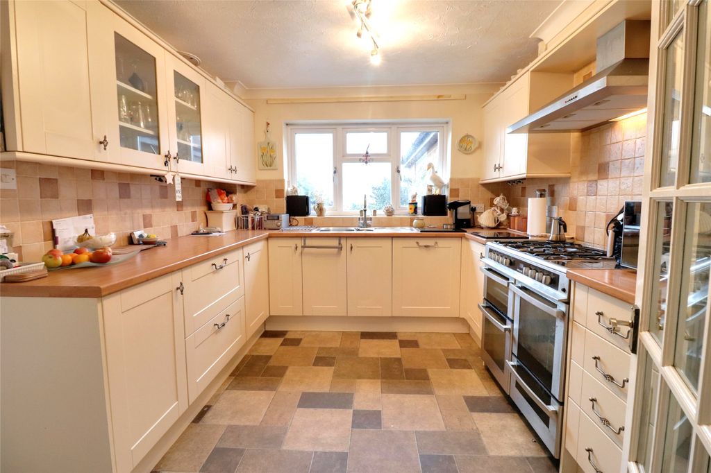 Property photo 2 of 13 Picture No. 11