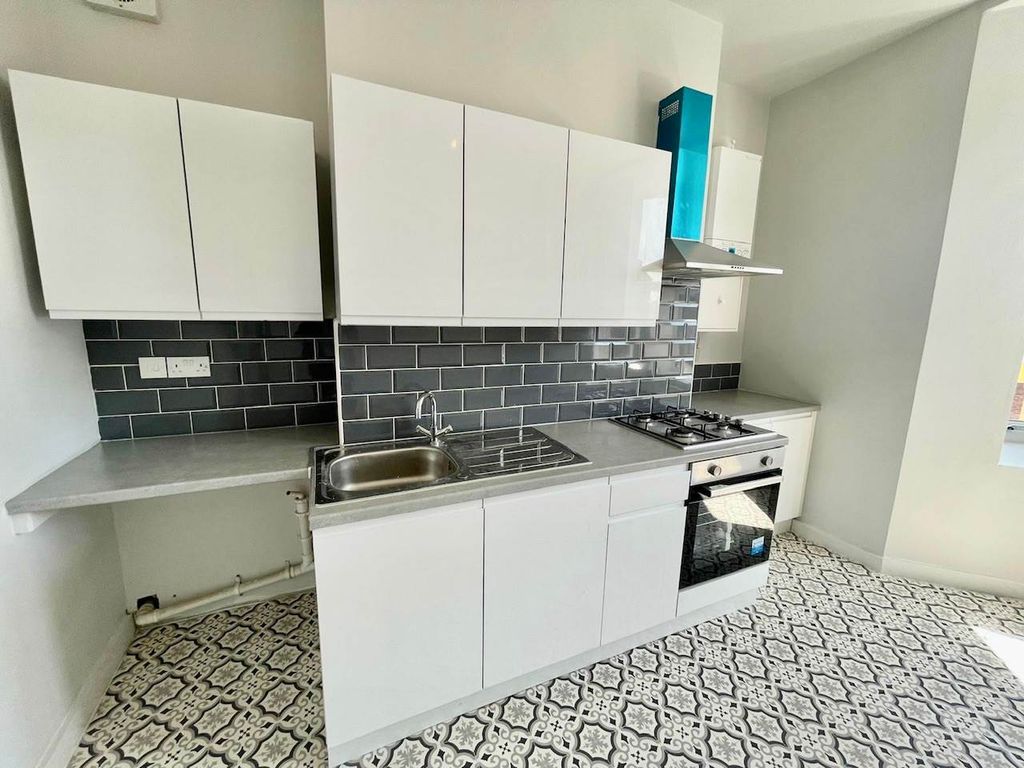 Property photo 3 of 11 Image6