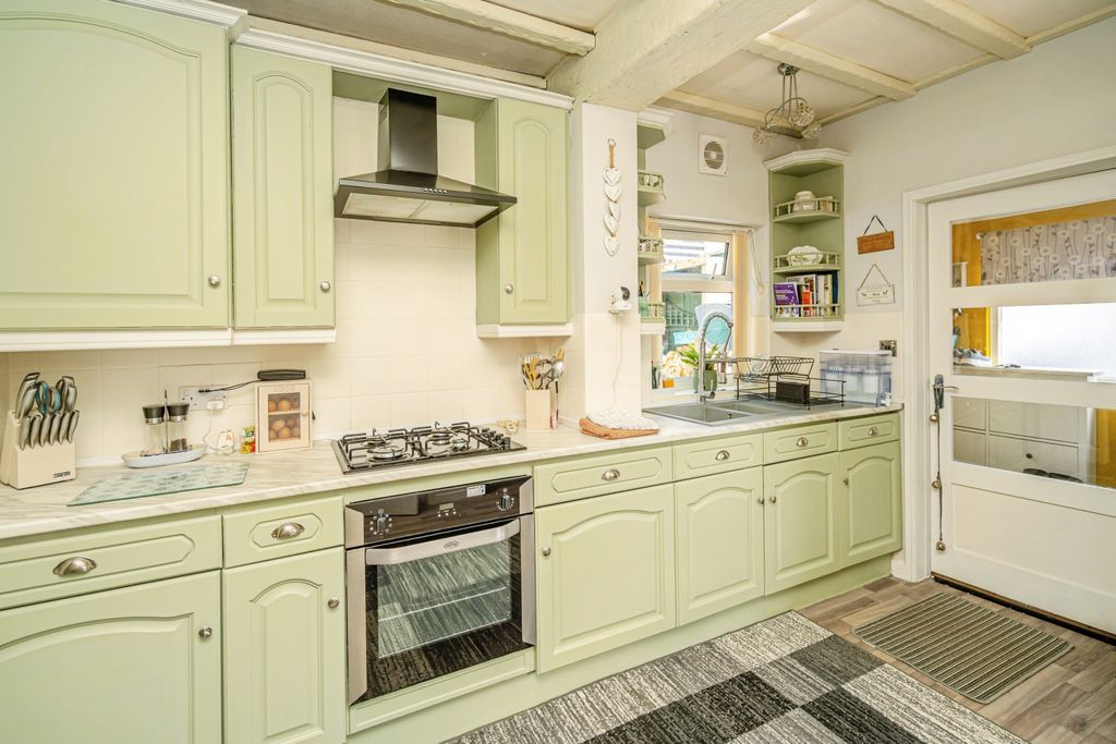 Property photo 3 of 27