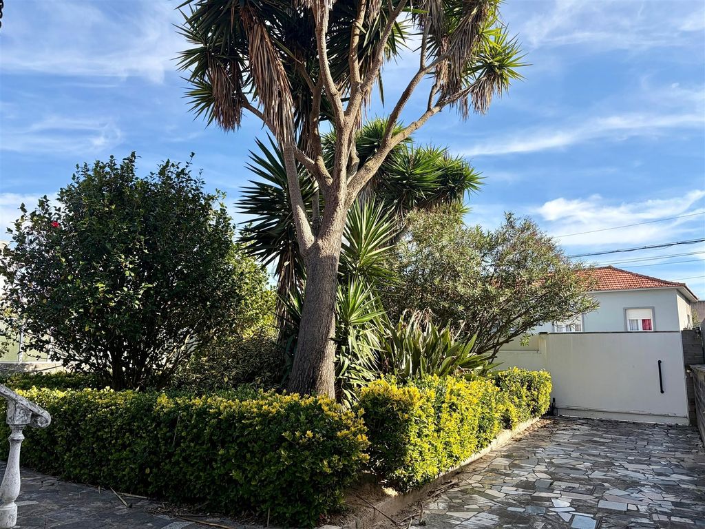 Property photo 2 of 40