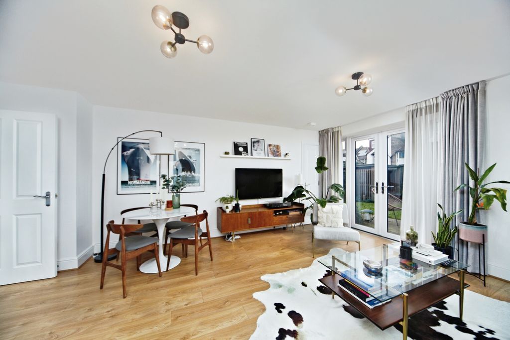 Property photo 3 of 18 Photography