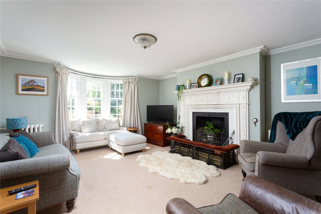 Property photo 3 of 28 House Sitting Room