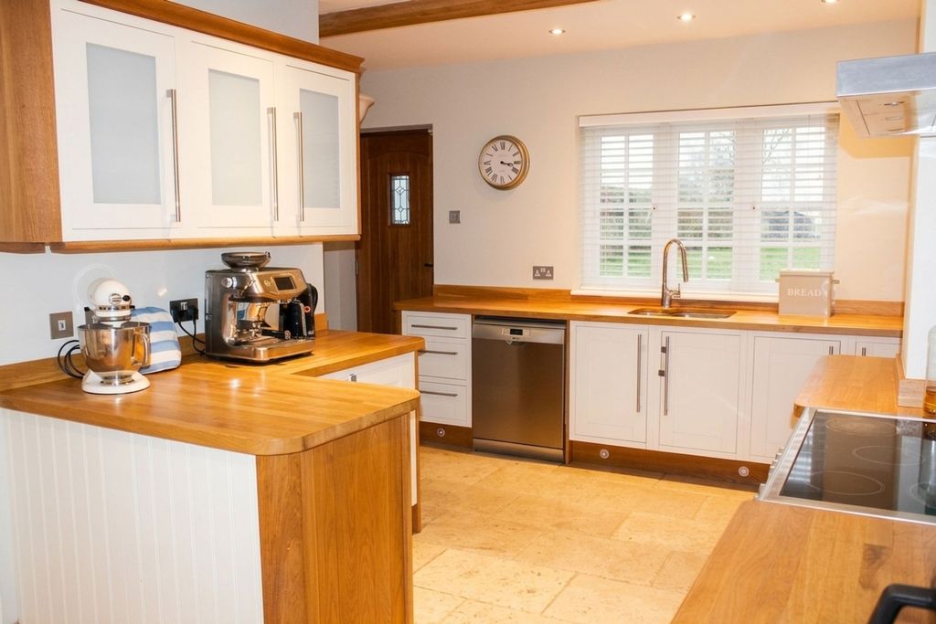 Property photo 3 of 16 Kitchen