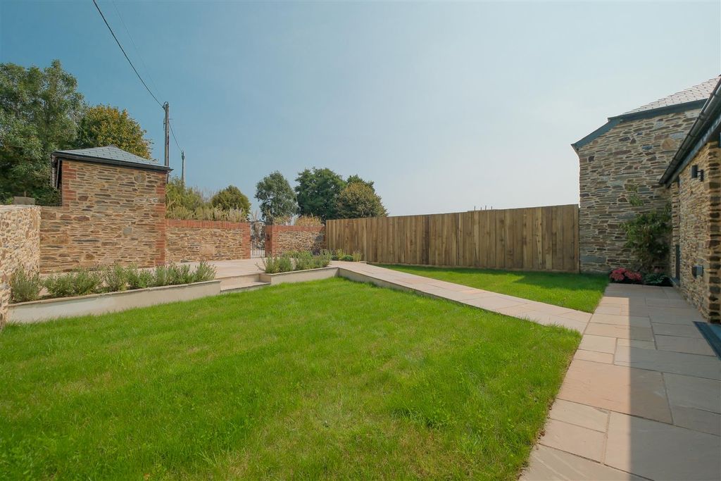 Property photo 3 of 28 Parry Pengover Outside-4.Jpg