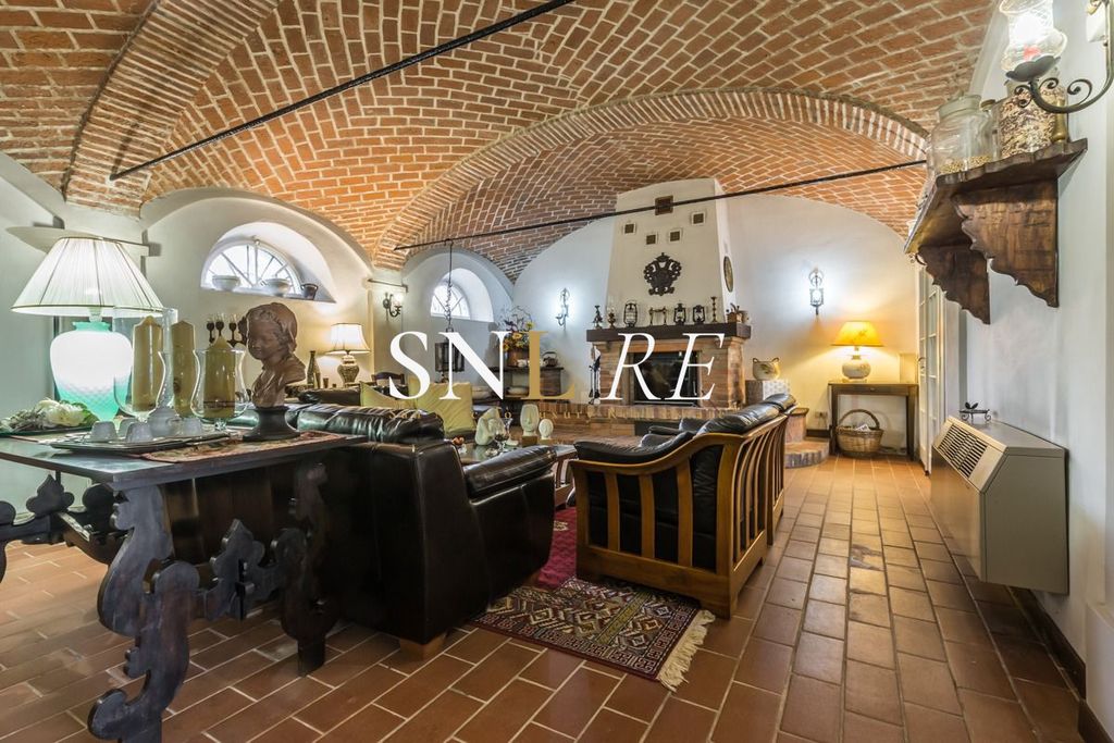 Property photo 2 of 28