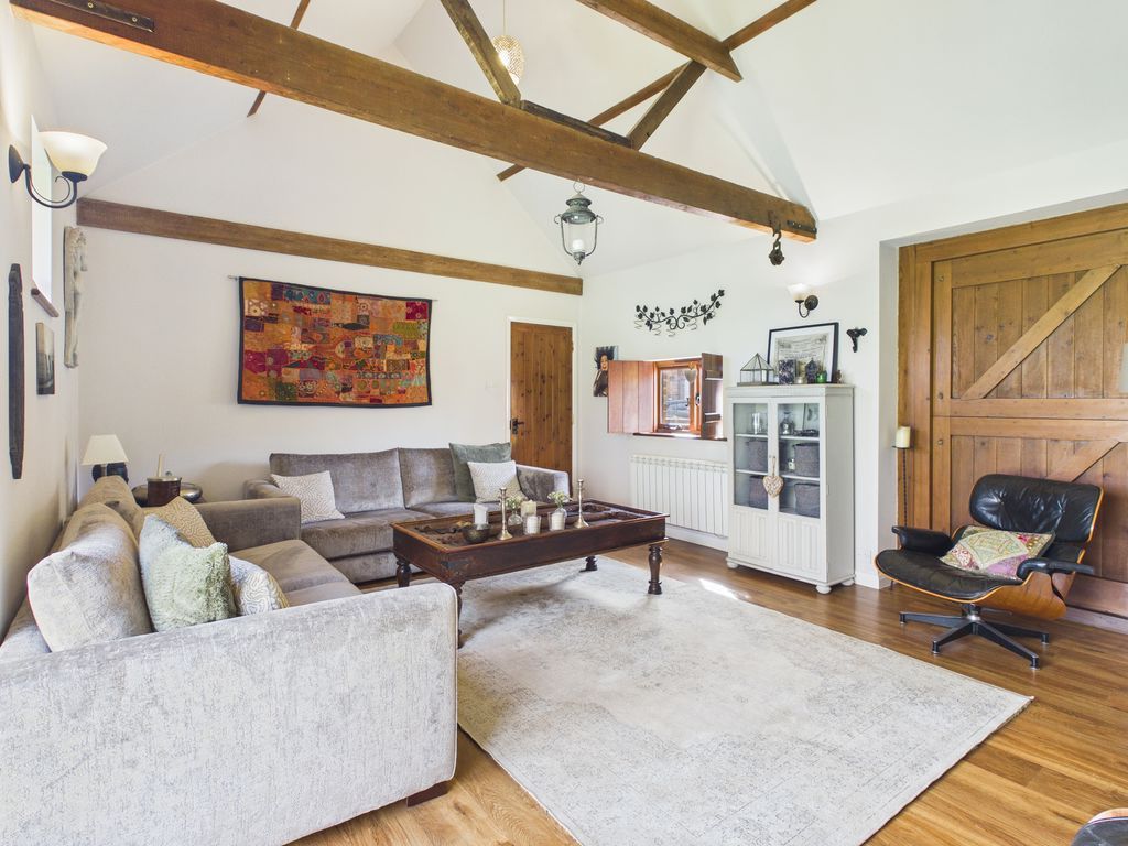 Property photo 2 of 18 Sitting Room