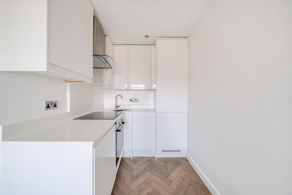 Property photo 2 of 7 1353295-4-68c01F7...