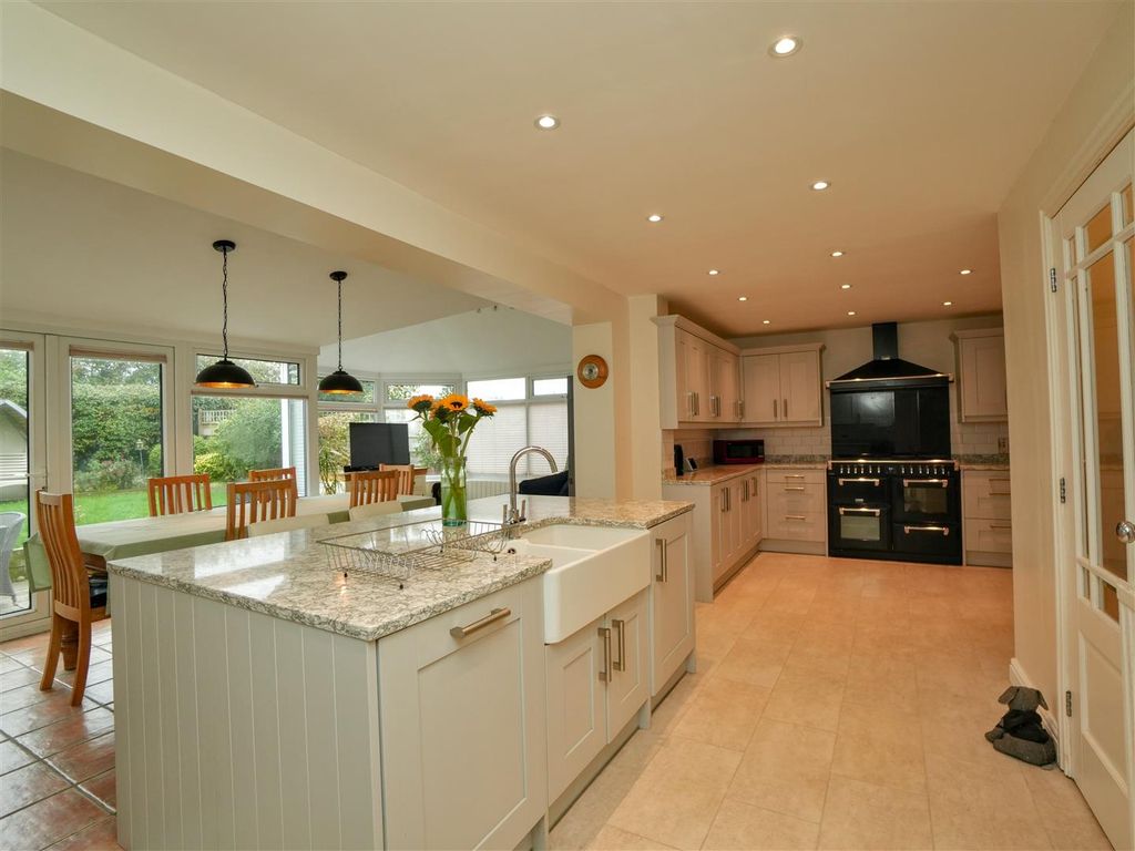 Property photo 3 of 23 Dining Kitchen